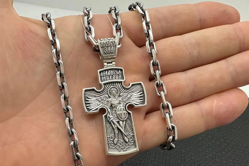 Срібний ланцюжок з хрестиком